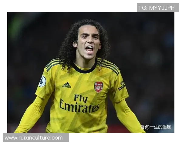 世界足球史上最年轻的明星球员盘点与成就解析